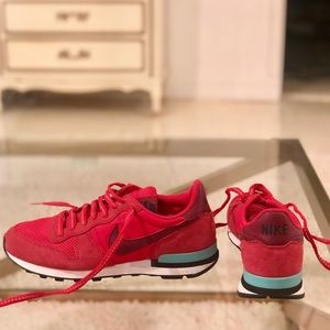 Nike MD Runner 2 (Size 8.5) NWOT
